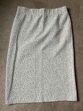LOFT Light Gray and White leopard Pencil Skirt